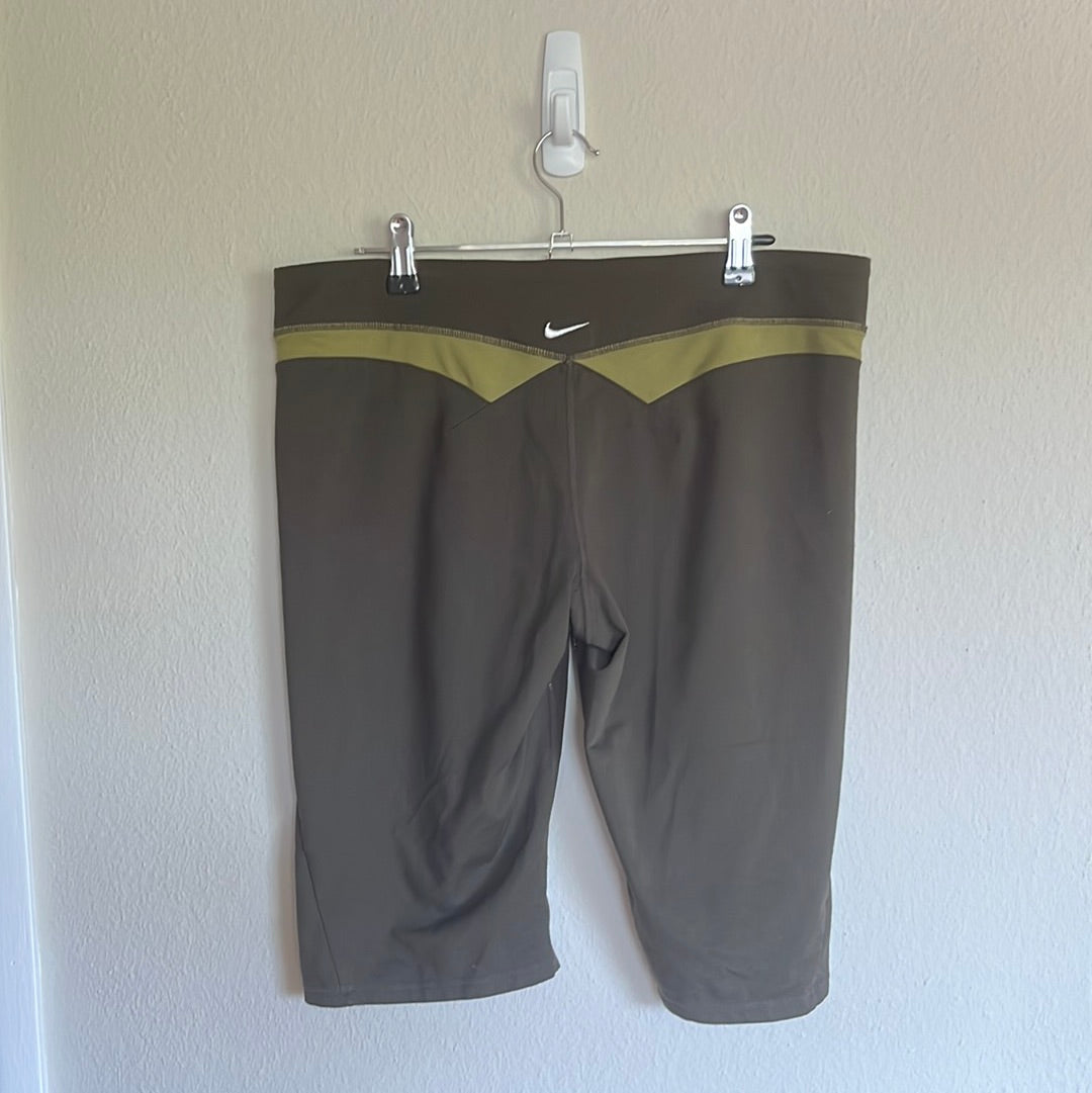 Nike Dry Fit Size Large