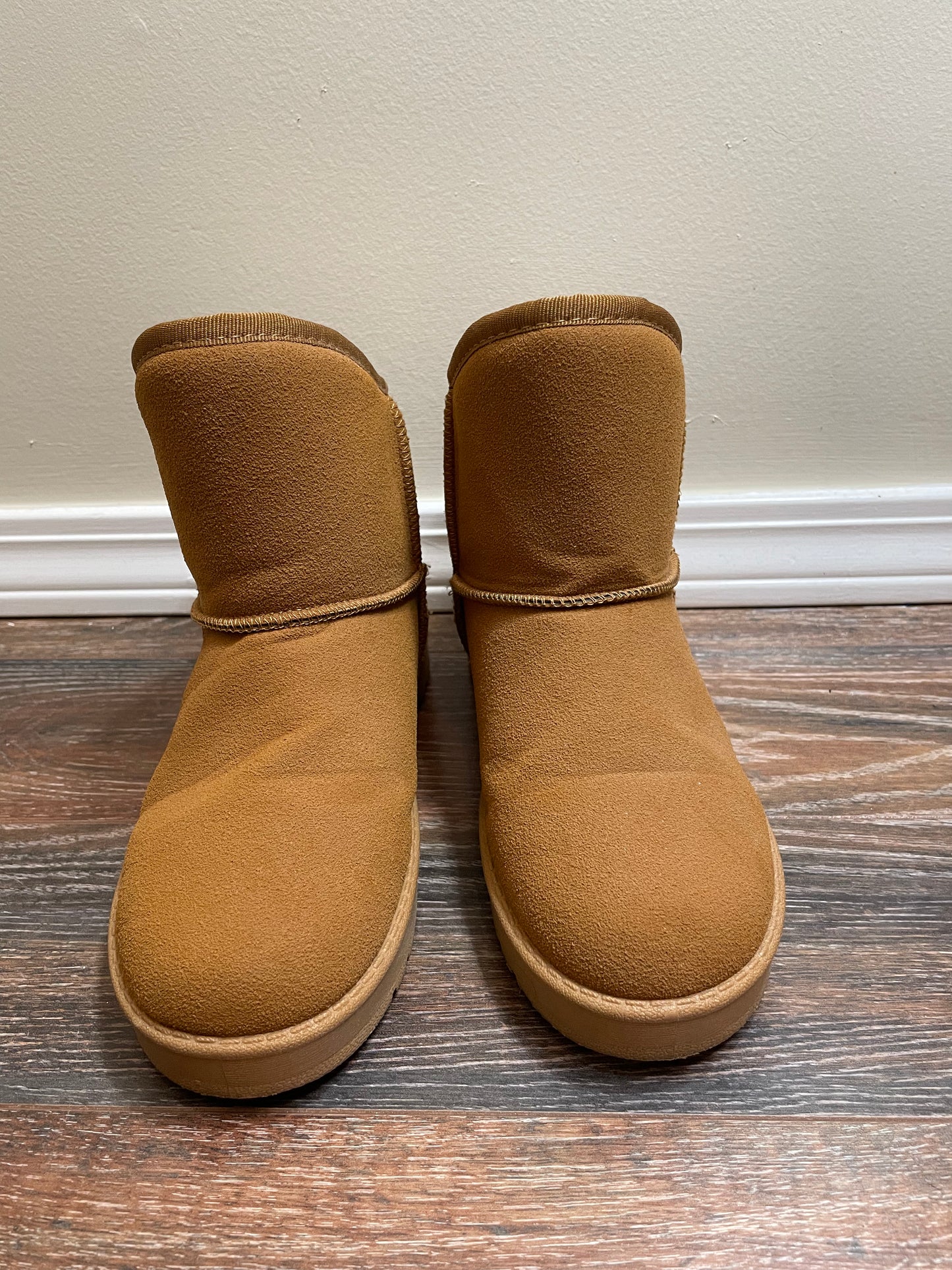 Size 5 Faux Ugg Style Boots